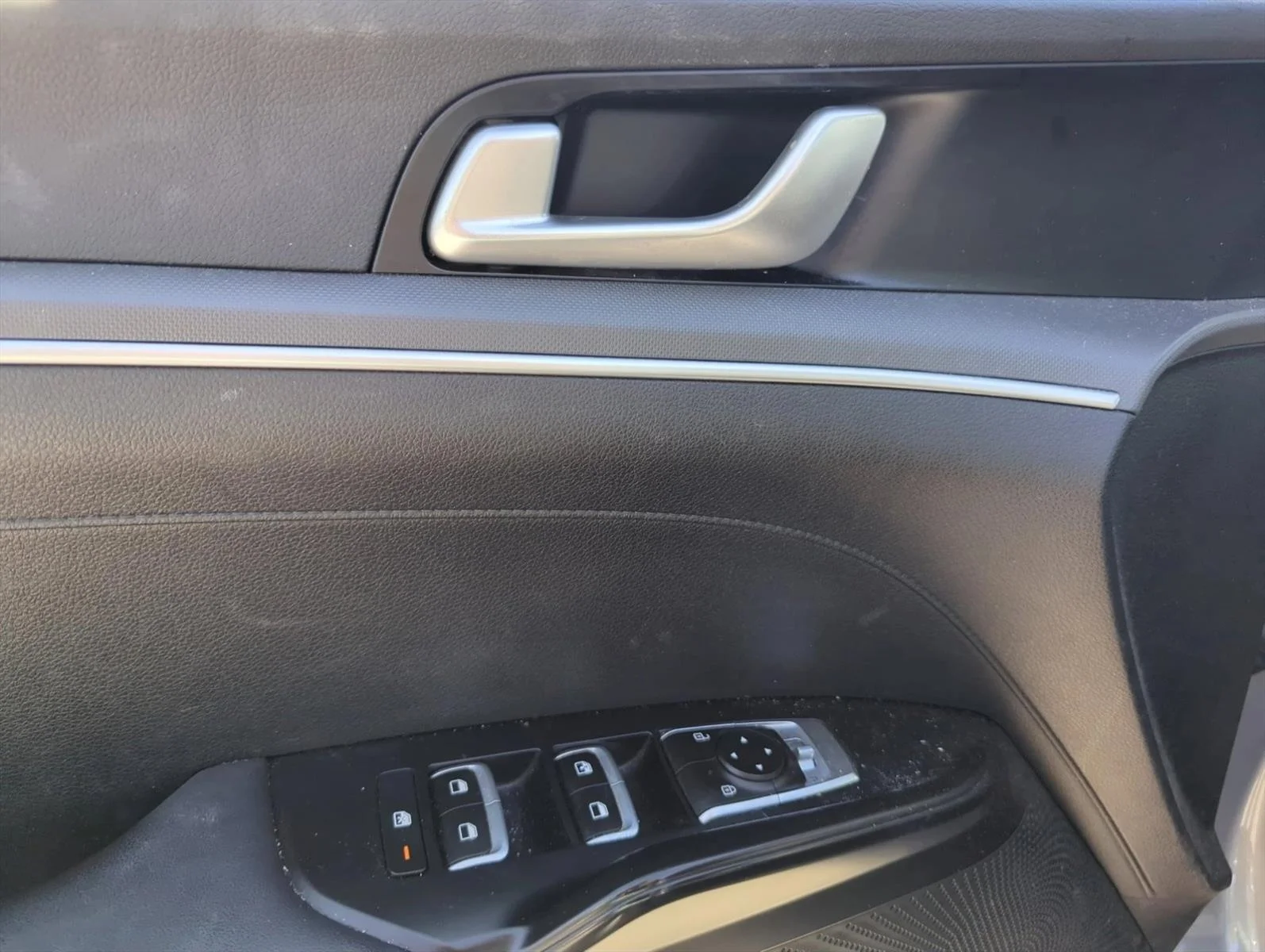 Used 2022 Everlasting Silver Kia LXS image 9