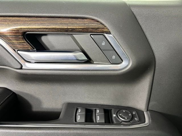 Used 2023 Silver GMC Elevation image 18