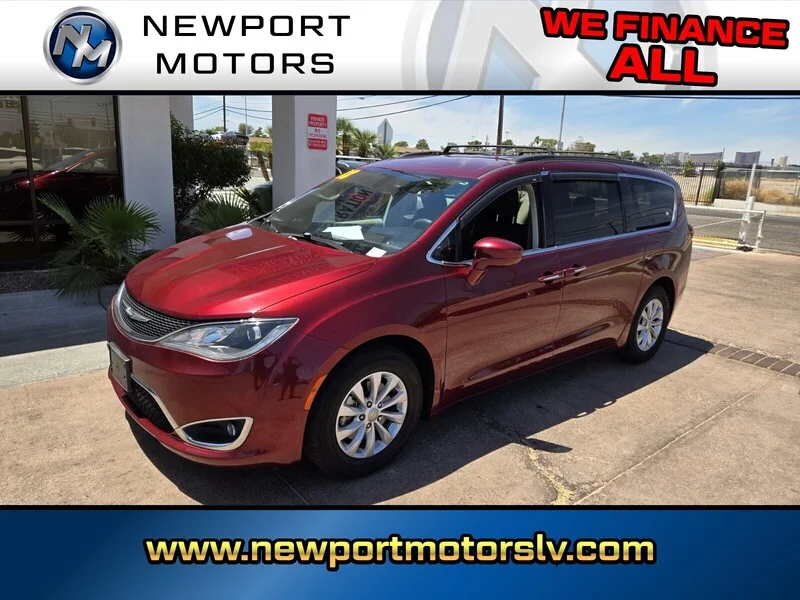 2018 Chrysler Pacifica Touring Plus's photo