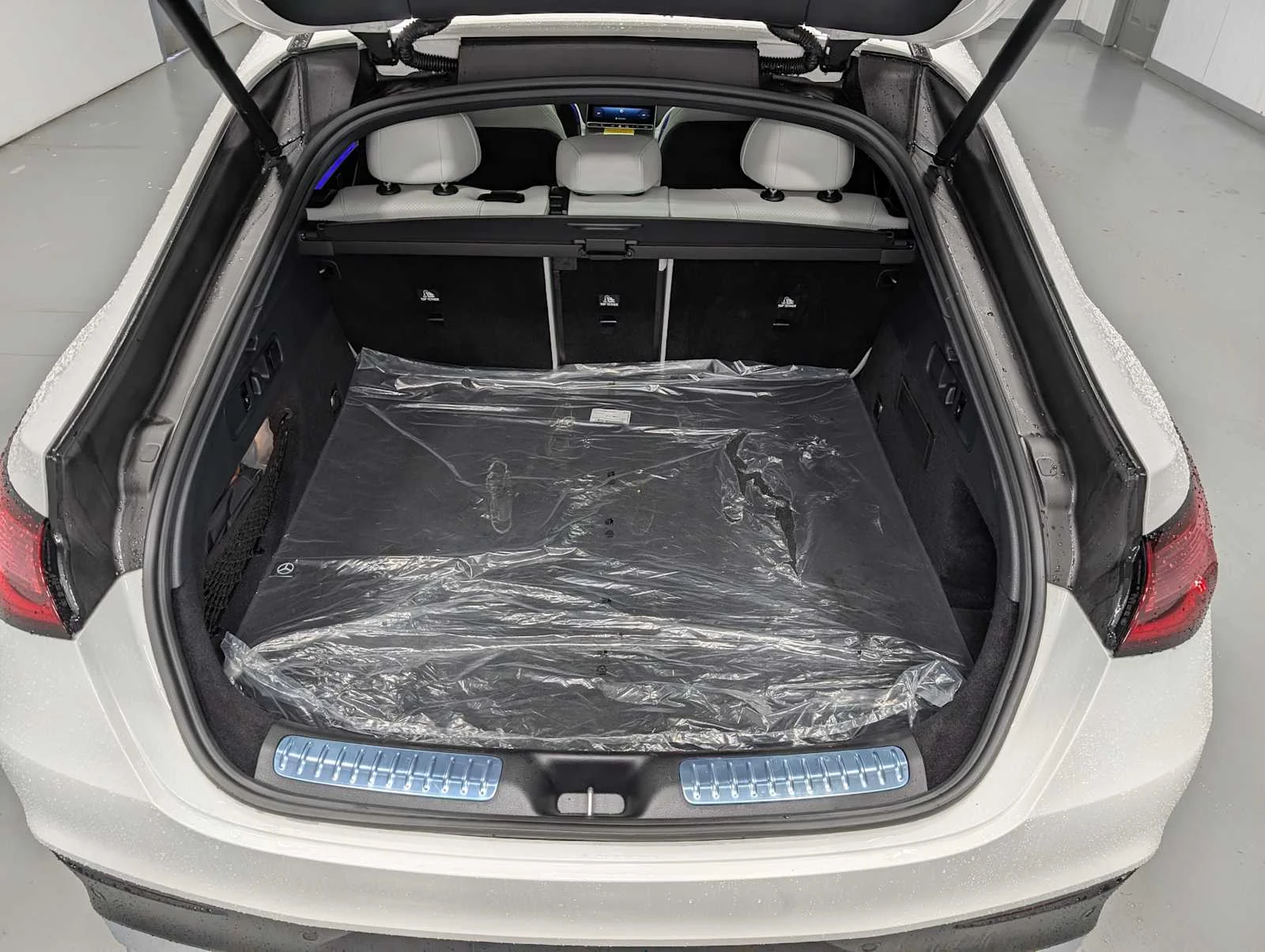 Used 2026 Polar White Mercedes-Benz GLC 300 image 37