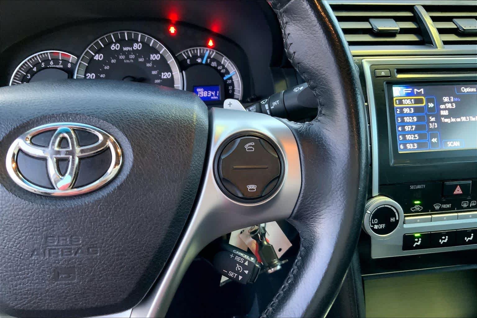 Used 2014 Magnetic Gray Metallic Toyota SE image 21