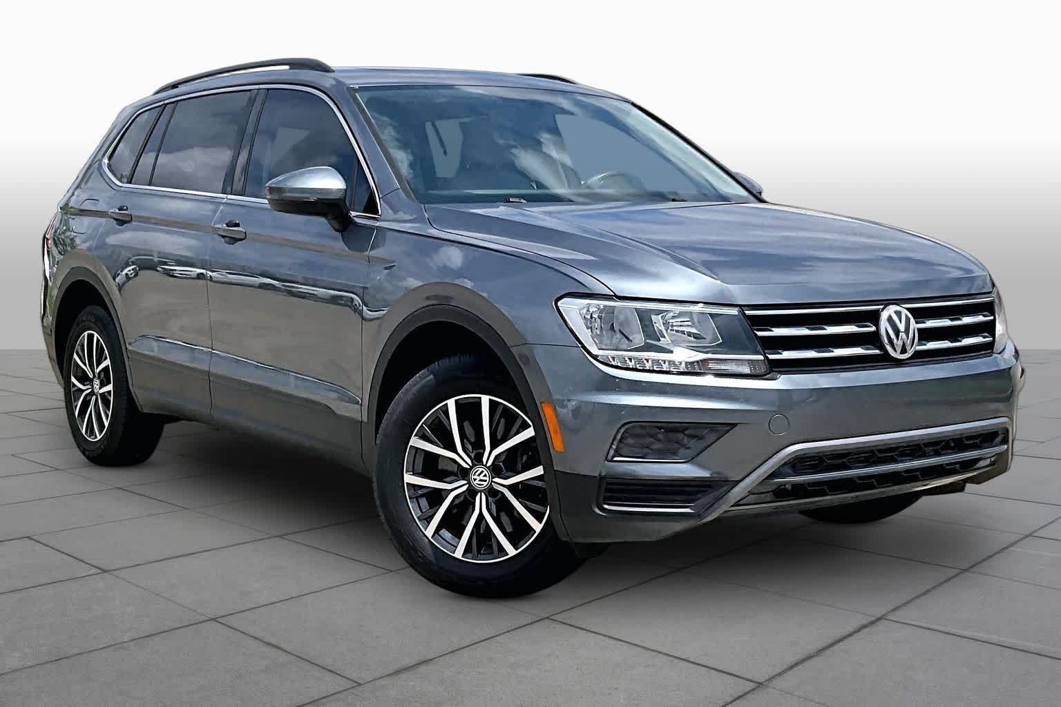 Used 2019 Platinum Gray Metallic Volkswagen SE image 3