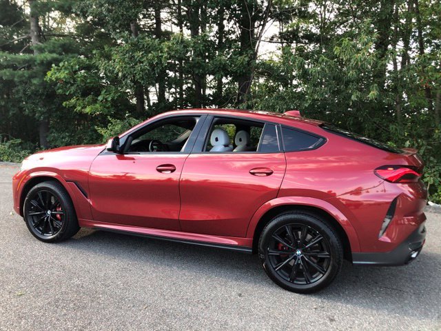 Used 2023 Flamenco Red Metallic BMW xDrive40i image 6