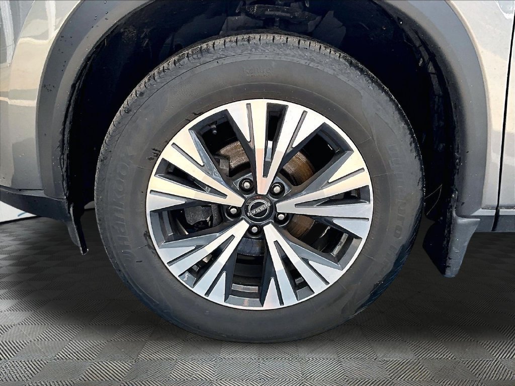 Used 2023 Gray Nissan SV image 29