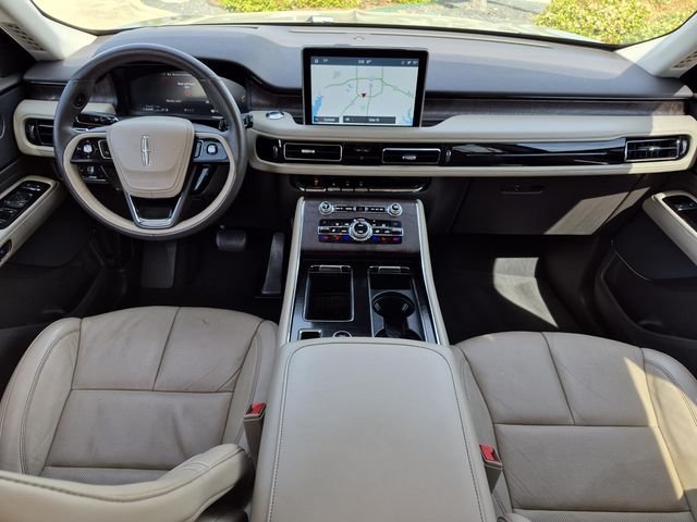 Used 2020 Black Metallic Lincoln Grand Touring image 23