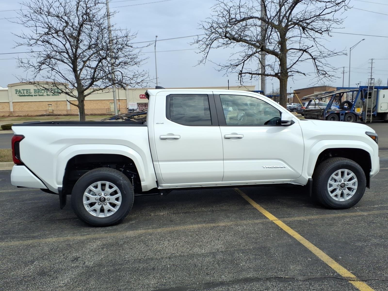 2026 Toyota Tacoma SR5 - Photo 8