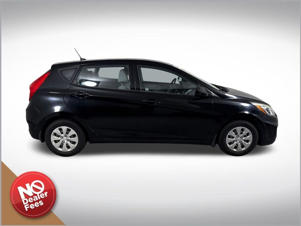 2016 Hyundai Accent SE - Photo 2