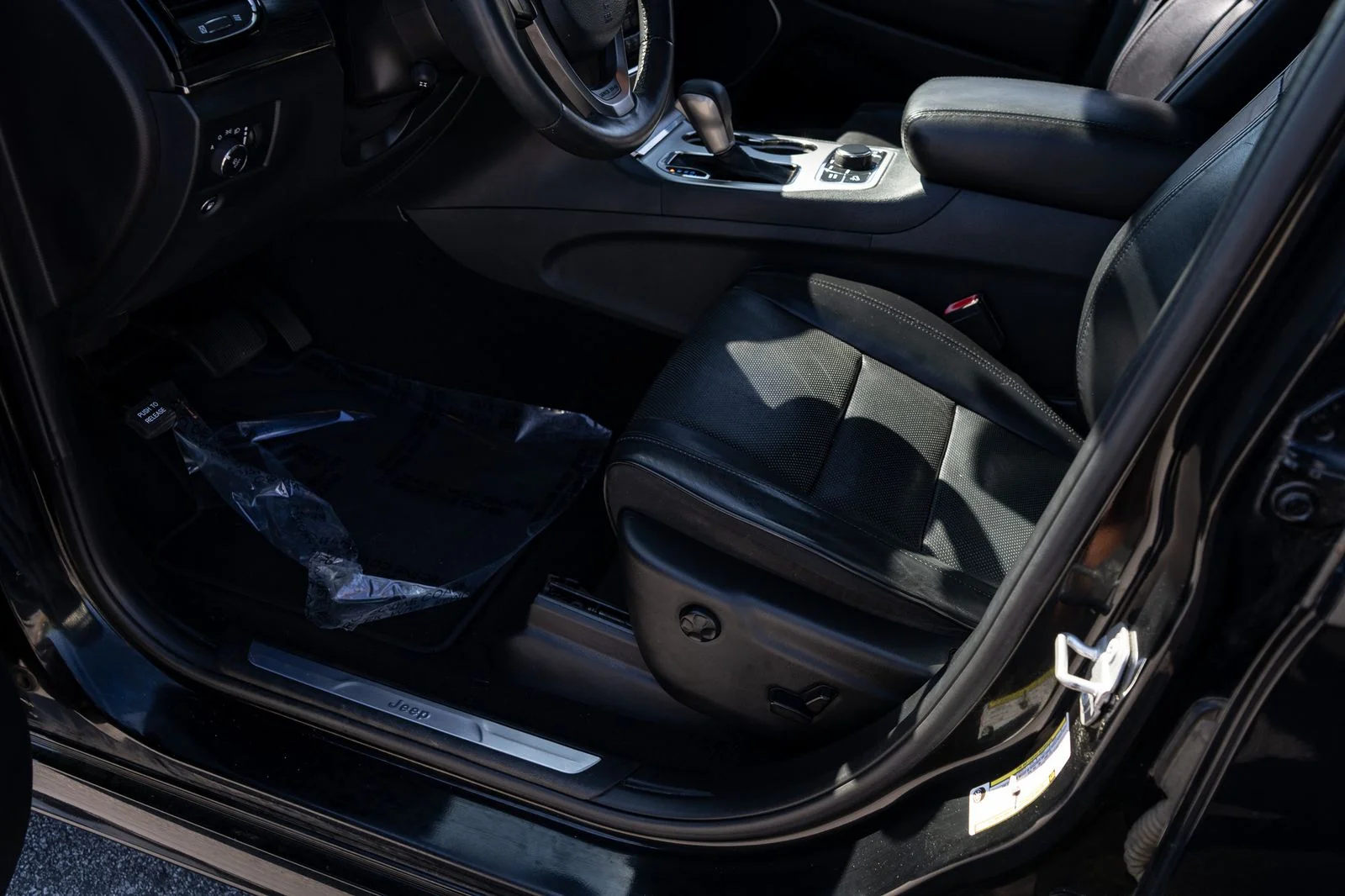 Used 2019 Black Jeep Overland image 18