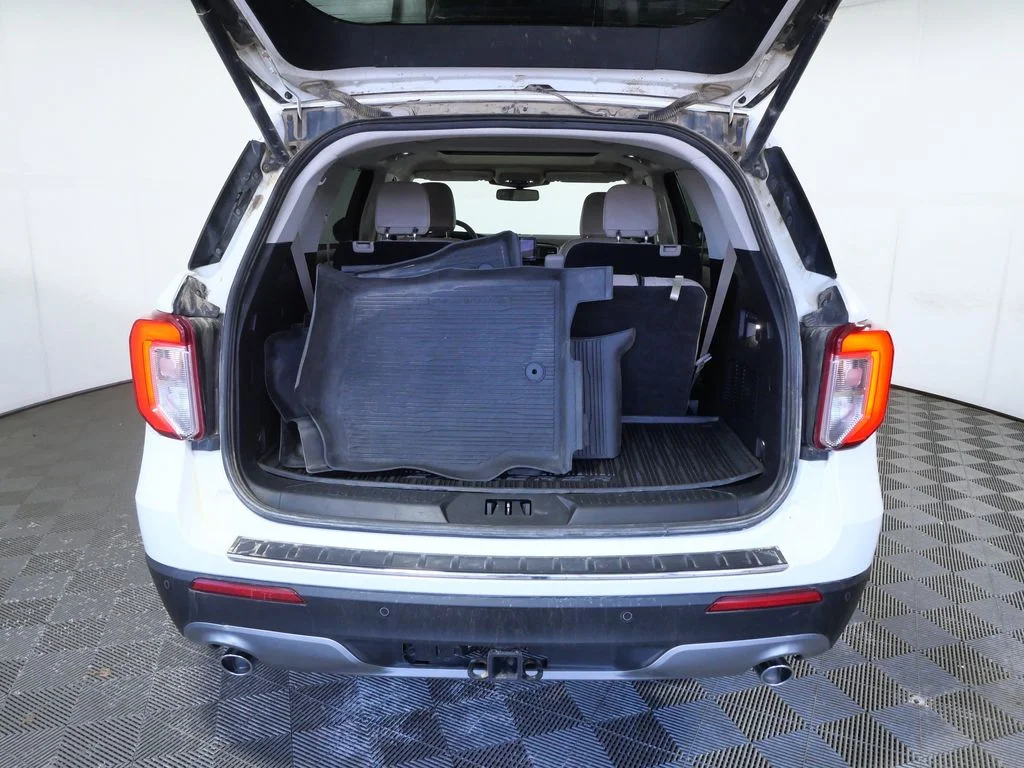 Used 2022 White Ford Limited image 9