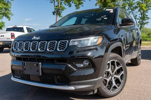 New 2026 Diamond Black Crystal Pearl-Coat Exterior Paint Jeep Limited image 1