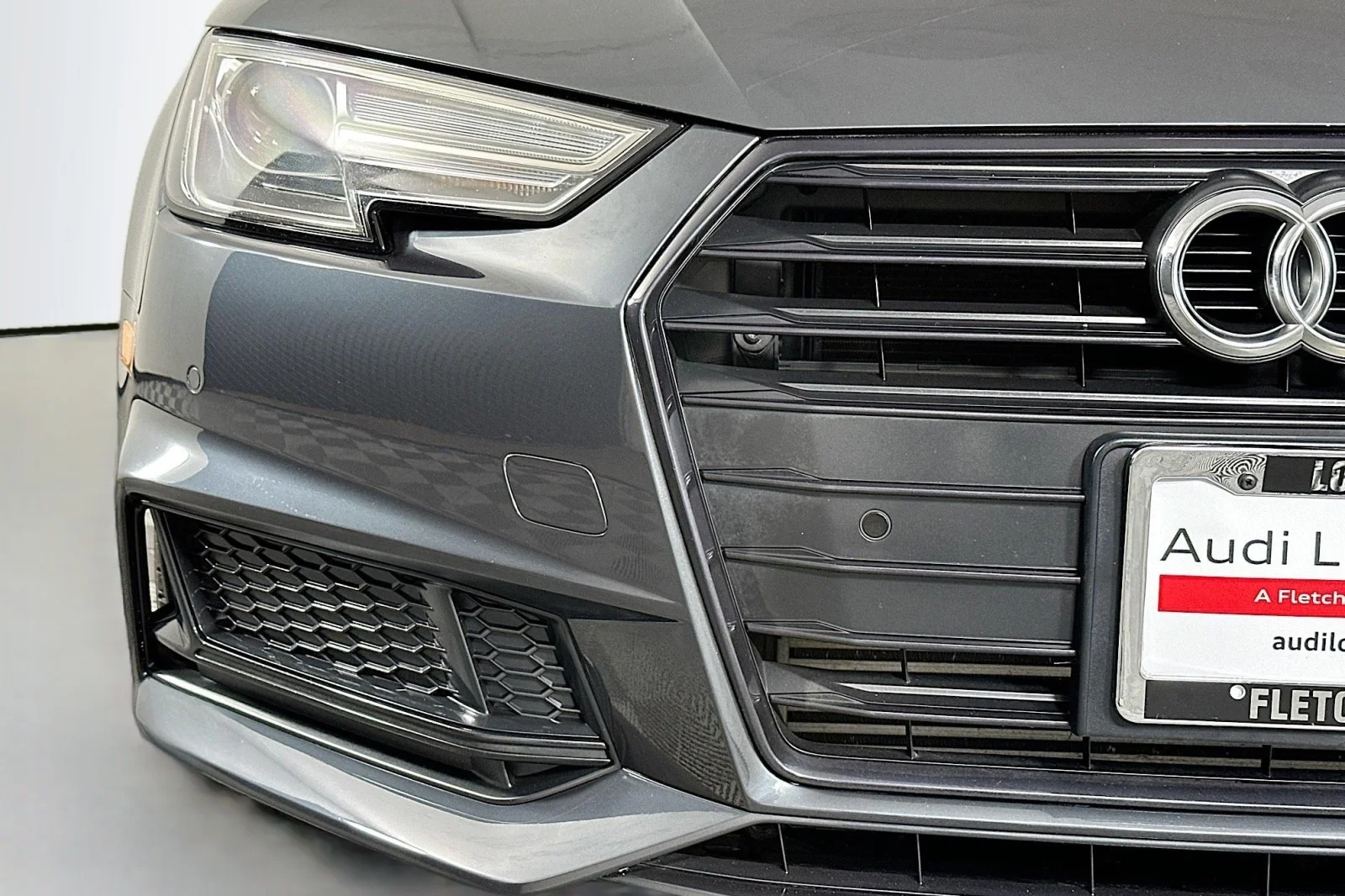 Used 2019 Manhattan Gray Metallic Audi Titanium Premium image 16