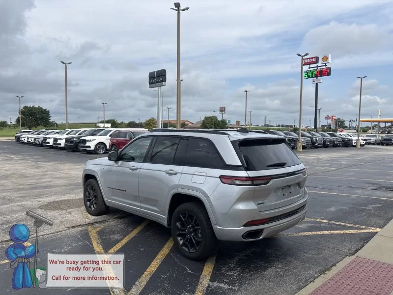 Used 2024 Silver Zynith Jeep 4xe image 3