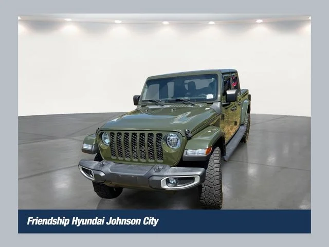 Used 2022 Green Jeep Sport image 1