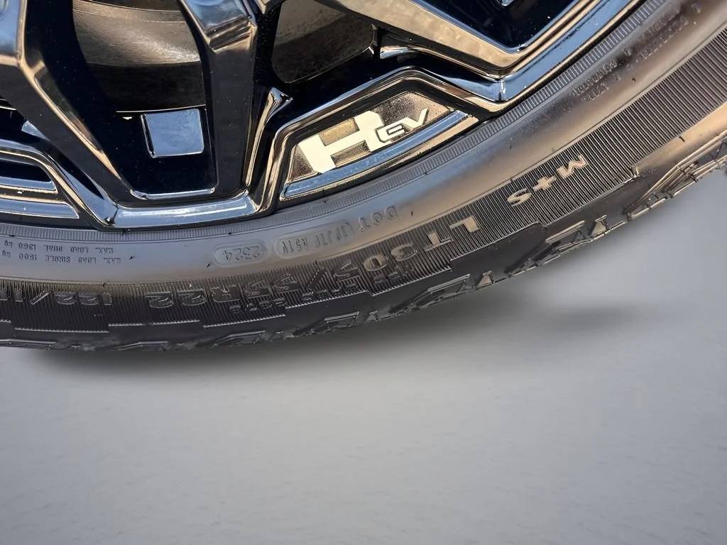 Used 2025 Void Black GMC 2X image 39