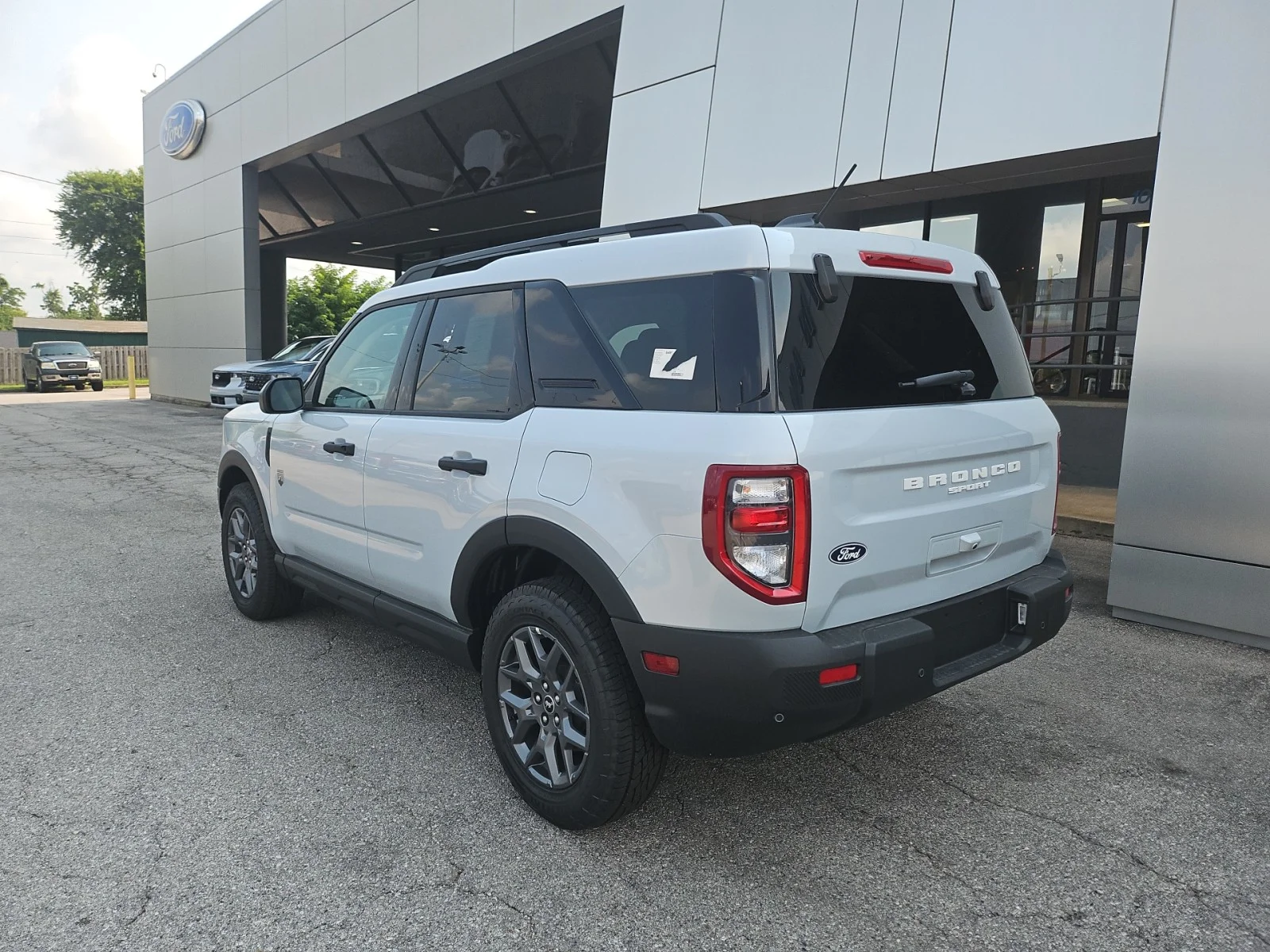 New 2026 Space White Metallic Ford Big Bend 4wd image 3