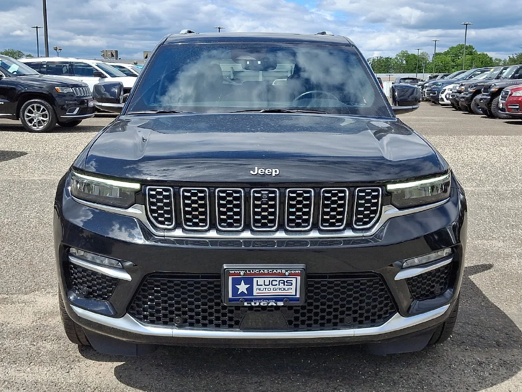 Used 2023 Diamond Black Crystal Pearlcoat Jeep Summit Reserve image 4