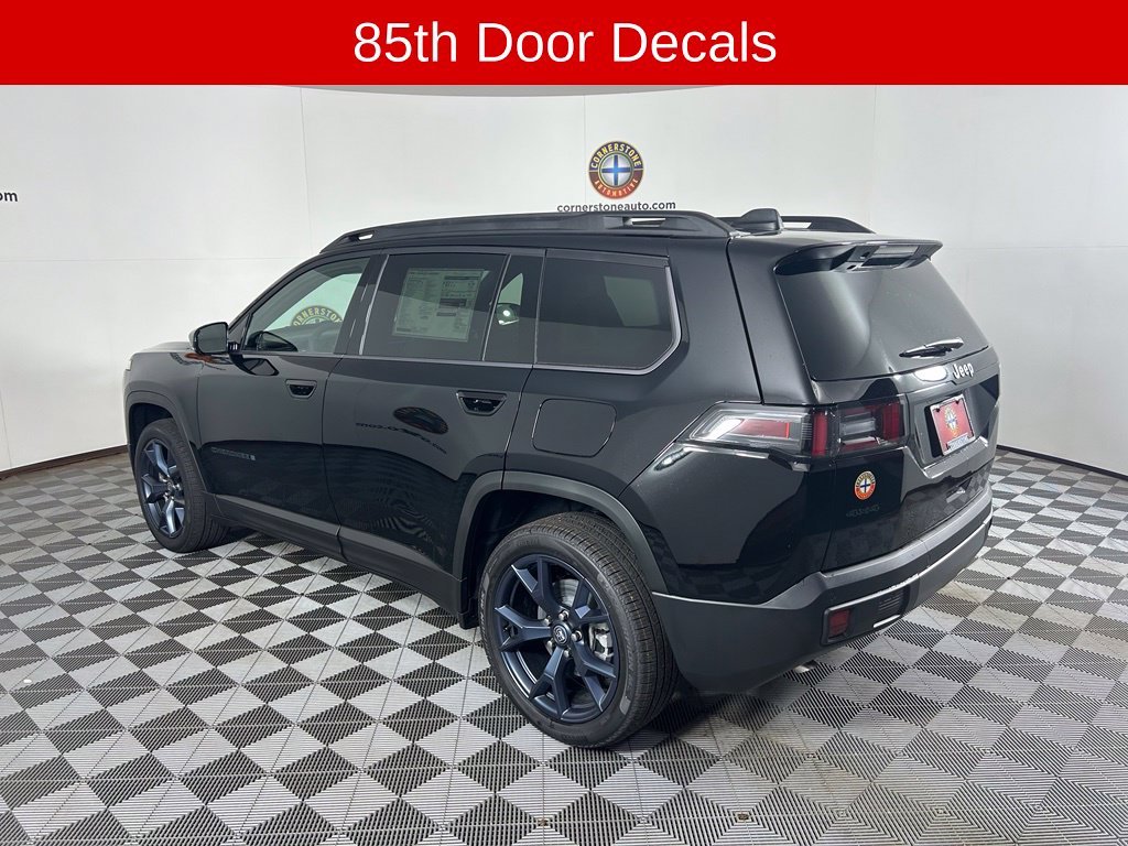 New 2026 Diamond Black Crystal Pearl-Coat Exterior Paint Jeep Laredo image 19