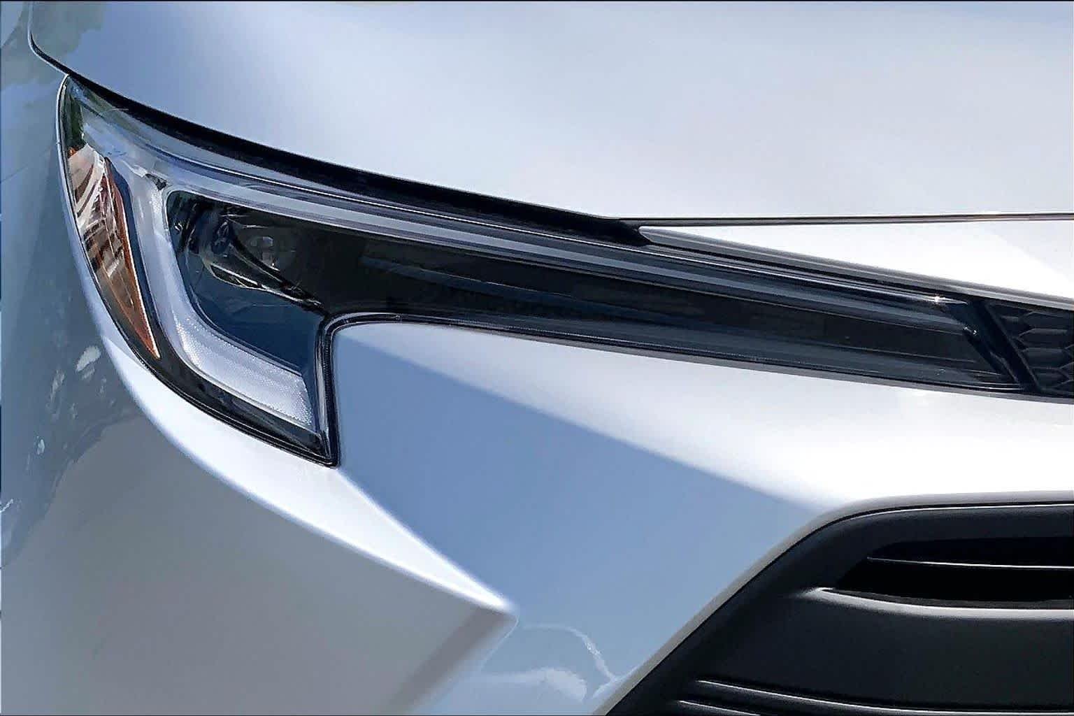 New 2026 Classic Silver Metallic Toyota Hybrid XLE image 13