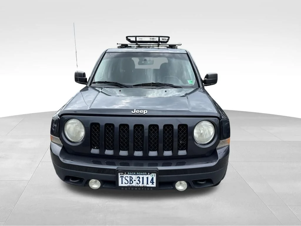 Used 2014 Gray Jeep Sport image 10