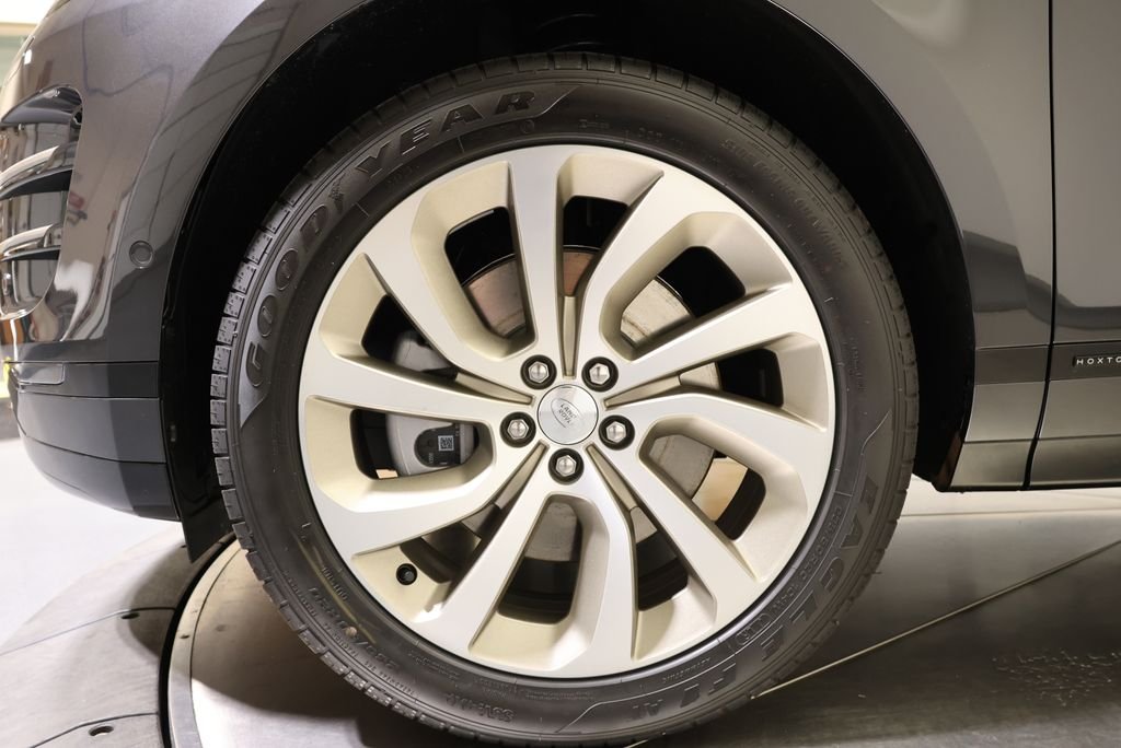 New 2026 Carpathian Grey Land Rover Hoxton Edition image 9