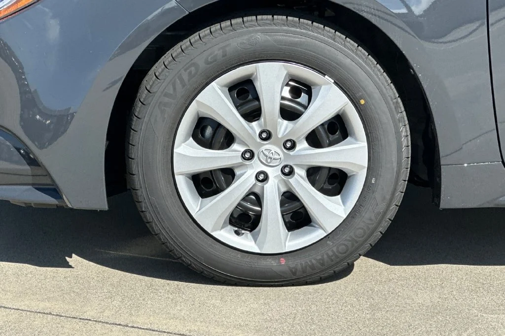 New 2027 Underground Toyota  LE image 30