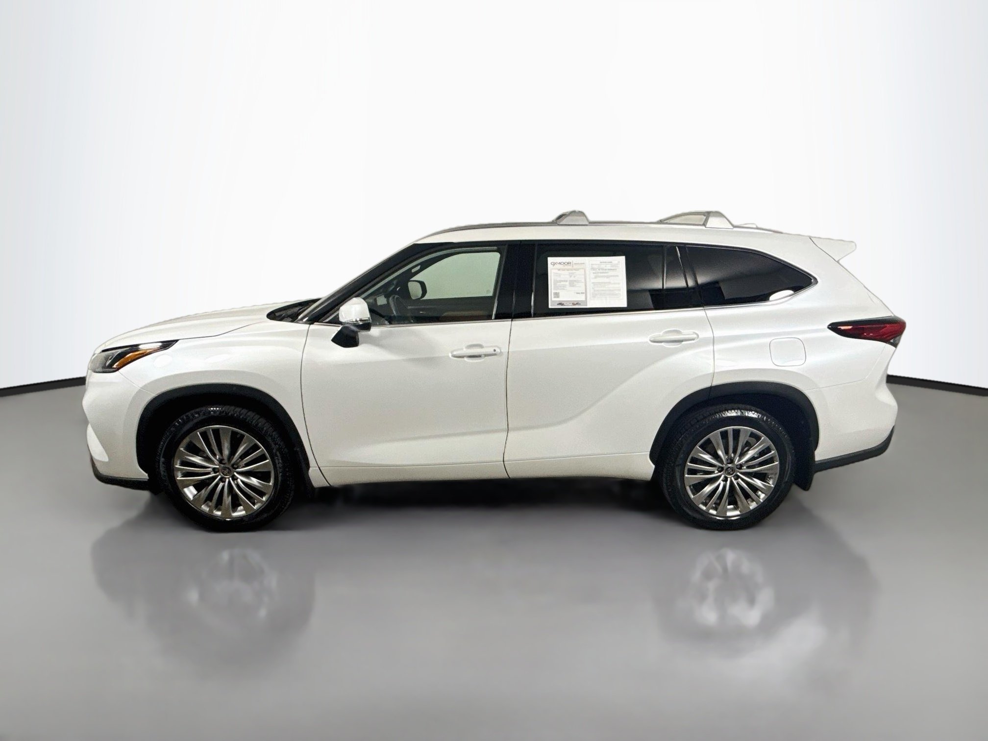 Used 2022 Wind Chill Pearl Toyota Platinum image 4