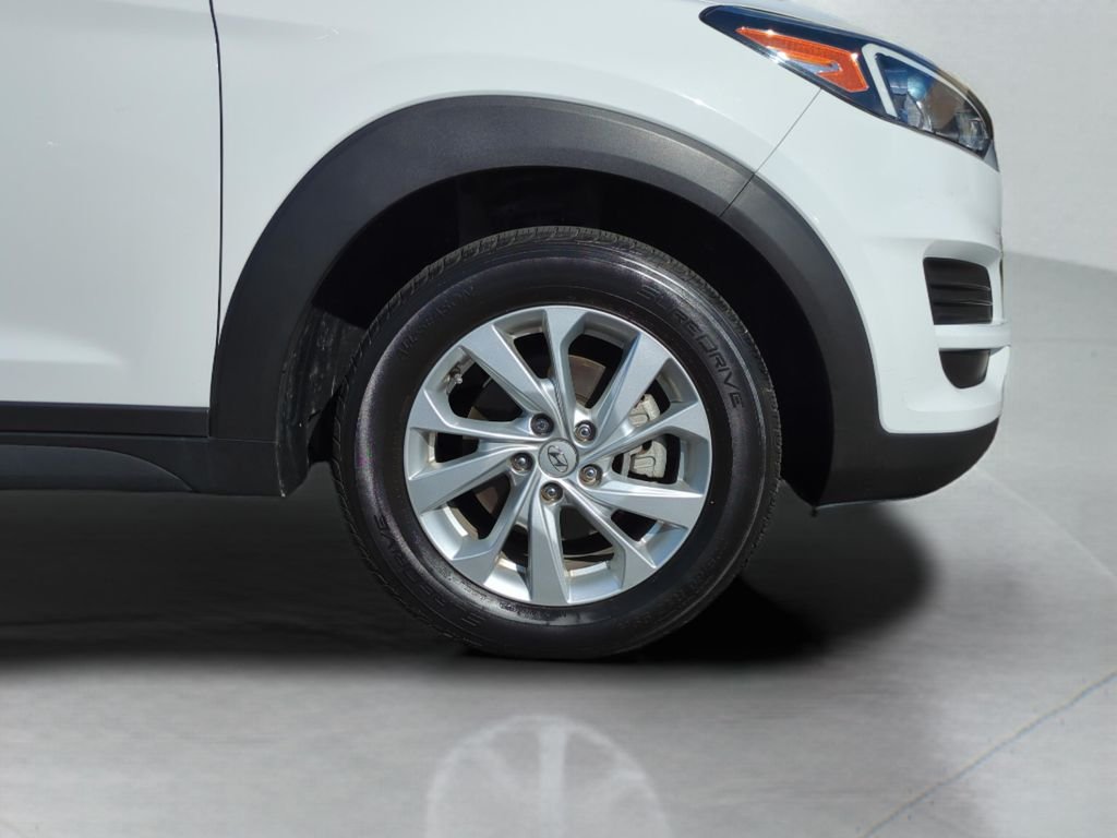 Used 2020 White Hyundai SE image 10