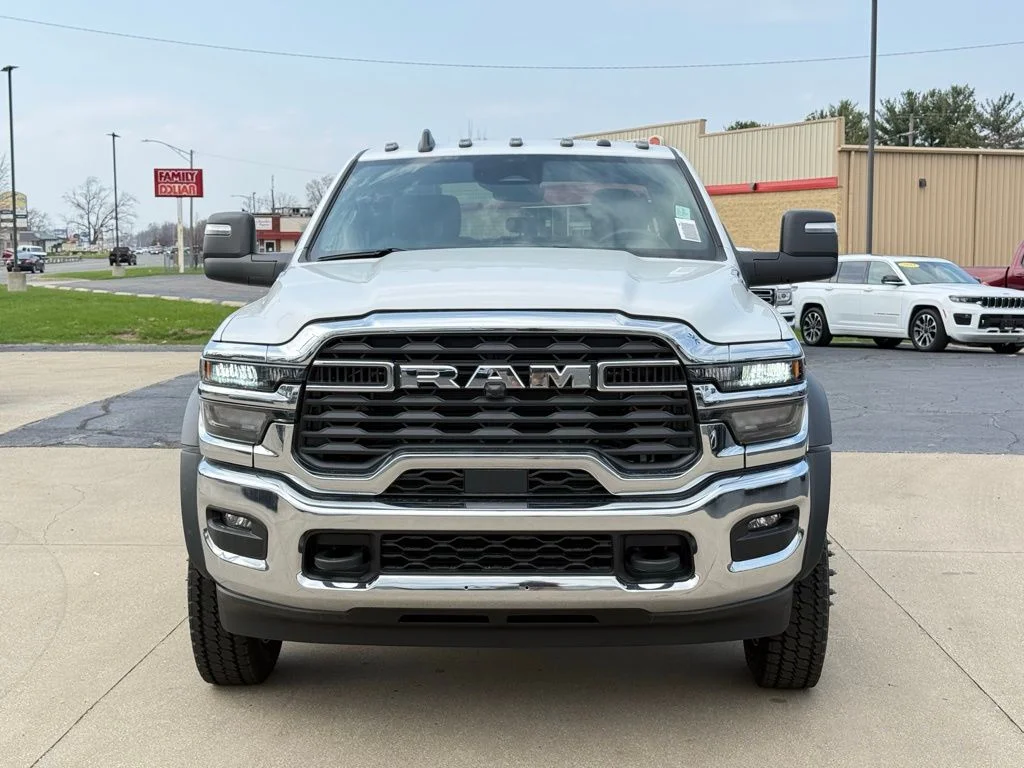 New 2026 Bright White Clear-Coat Exterior Paint RAM Tradesman image 2