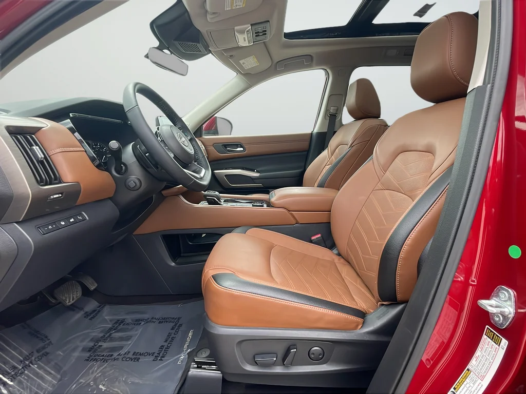 Used 2023 Red Nissan Platinum image 10