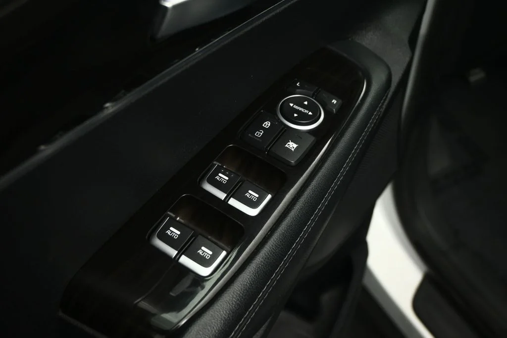 Used 2020 White Kia LX image 48