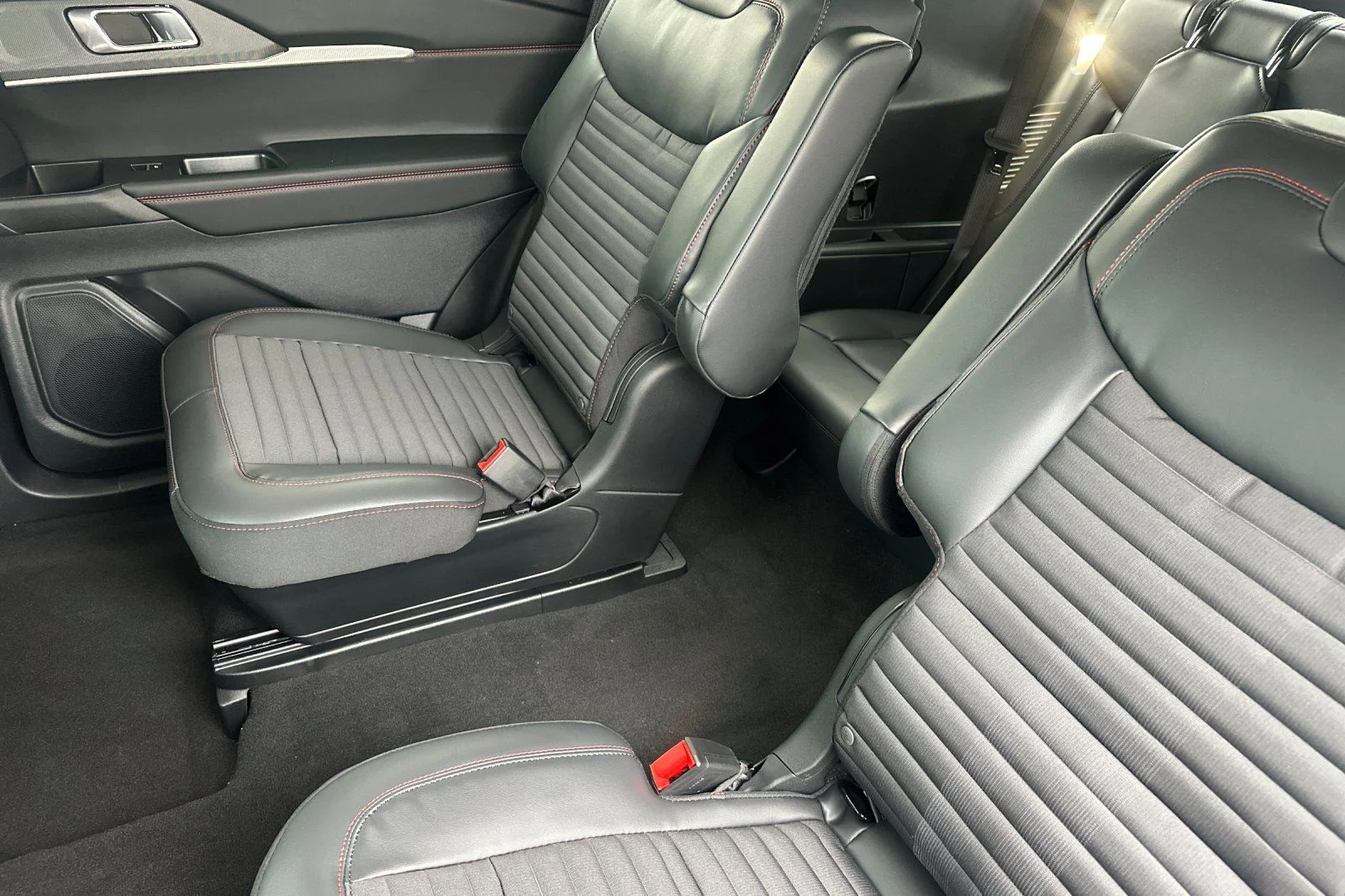 New 2026 Carbonized Gray Metallic Ford ST-Line image 8