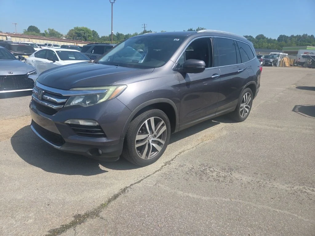 Used 2017  Honda Touring image 3