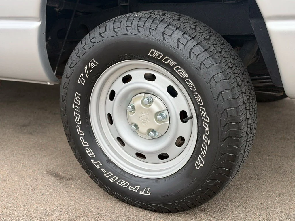 Used 2004 Silver Dodge ST image 23