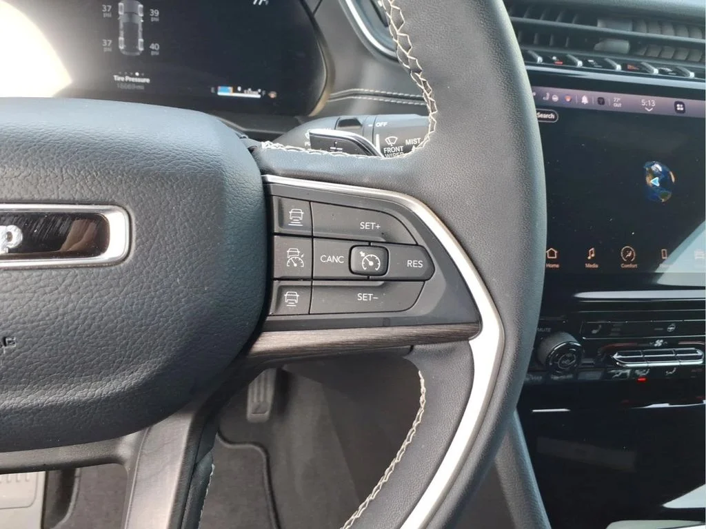 Used 2024 Gray Jeep Limited image 25
