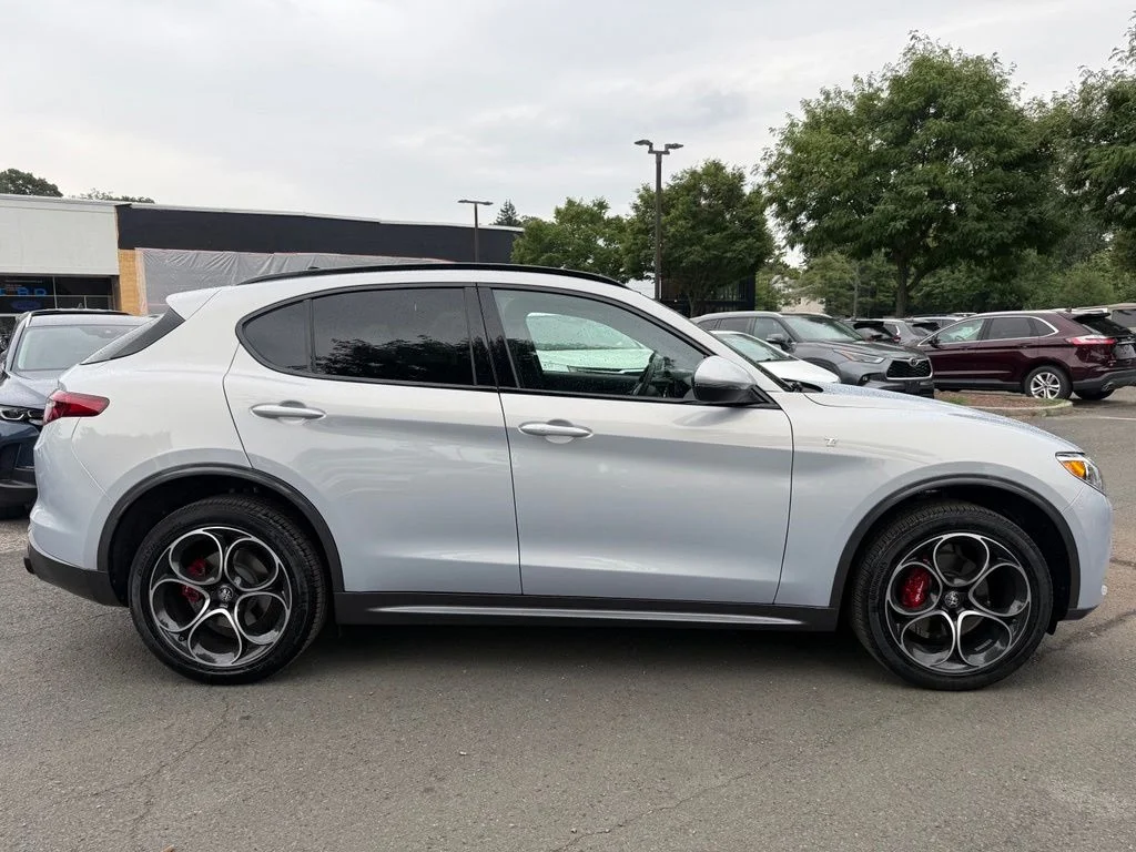 Used 2023 Moonlight Gray Metallic Alfa Romeo Ti image 5