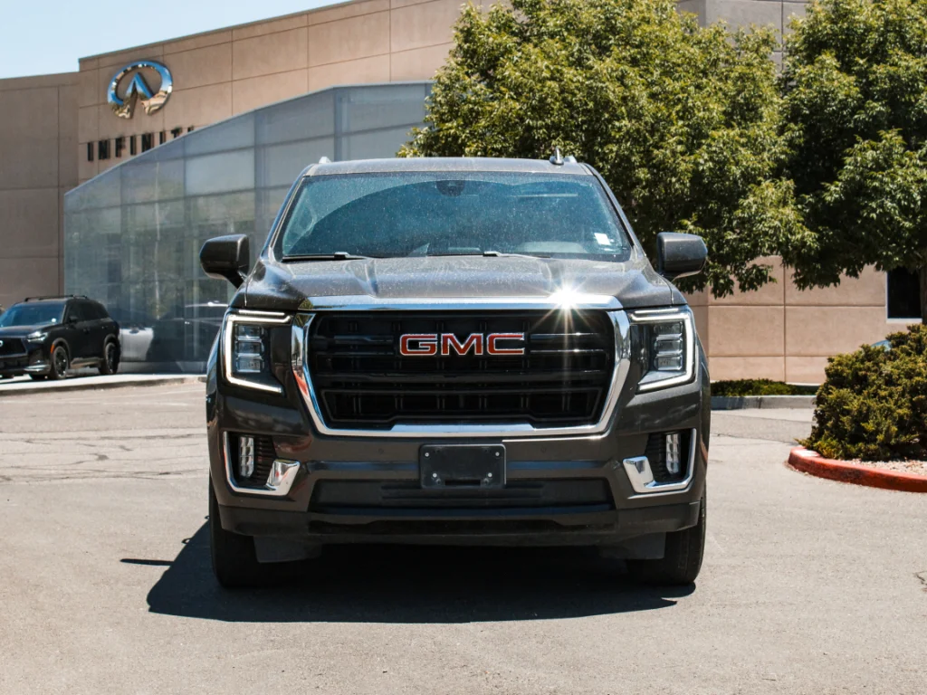 Used 2021 Smokey Quartz Metallic GMC SLE image 2