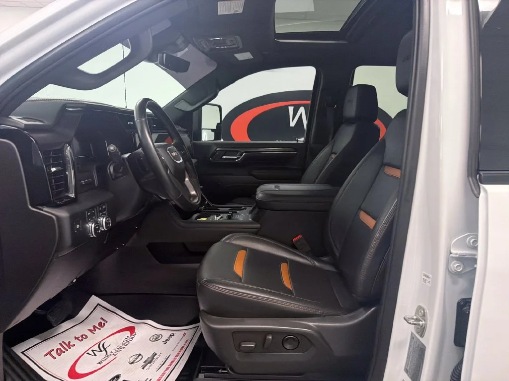 Used 2024 White GMC AT4 image 9
