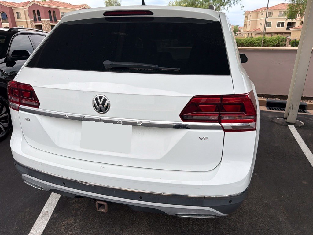 Used 2018 White Volkswagen SEL image 3