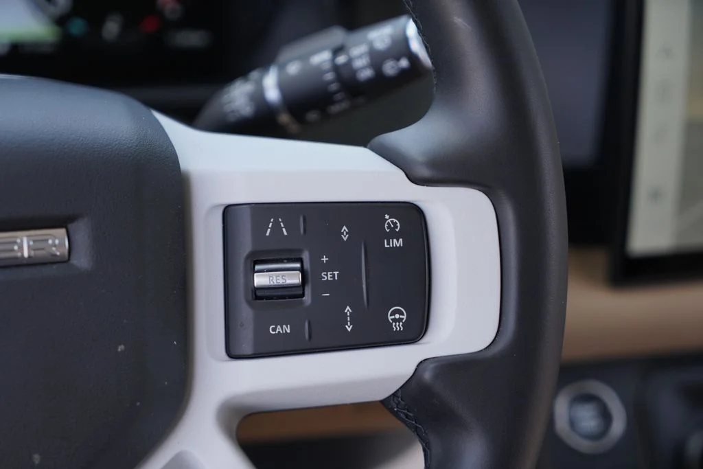 2025 Land Rover Defender X-Dynamic SE - Photo 13