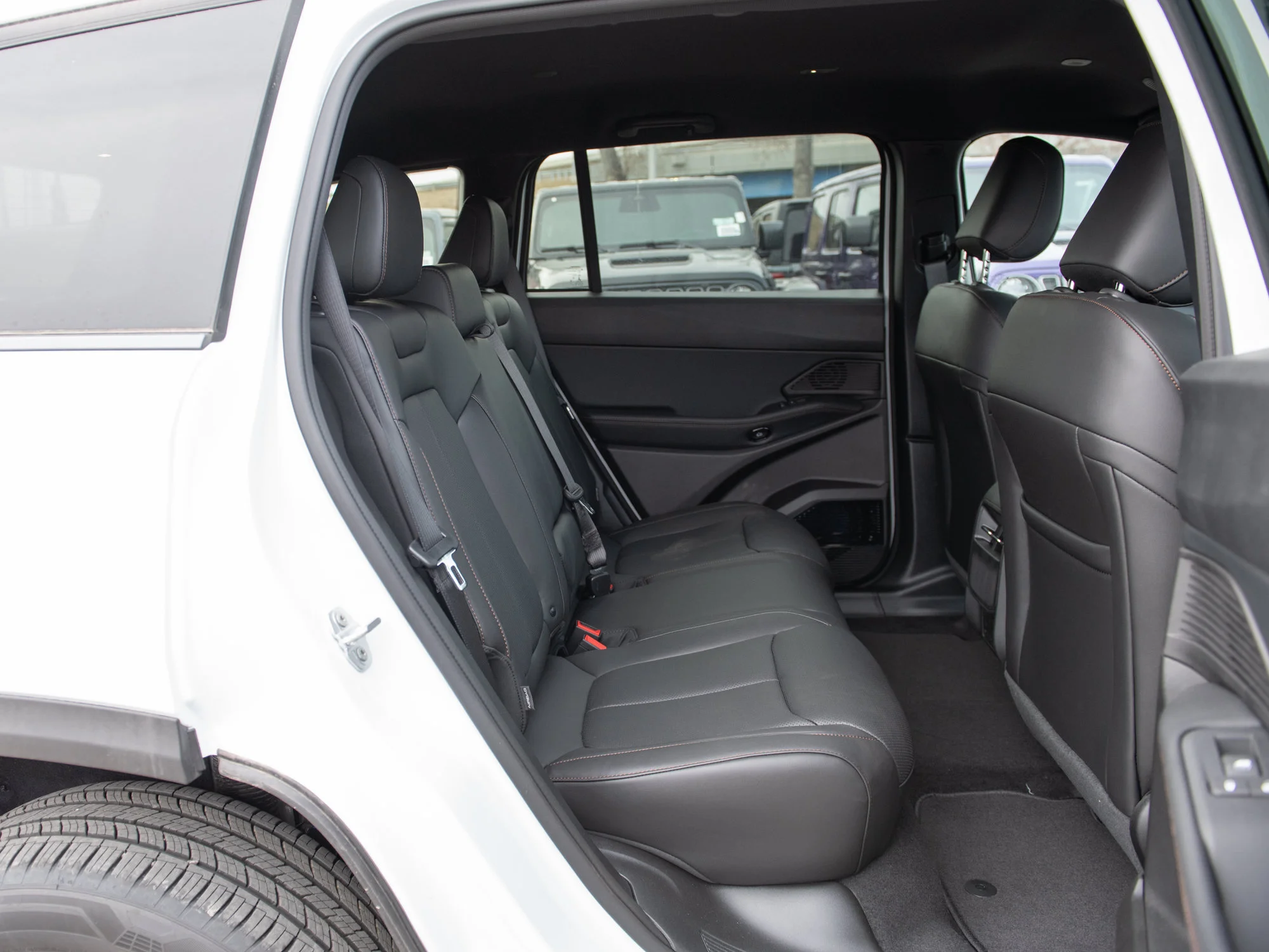 New 2026 White Jeep Limited * Hybrid image 24