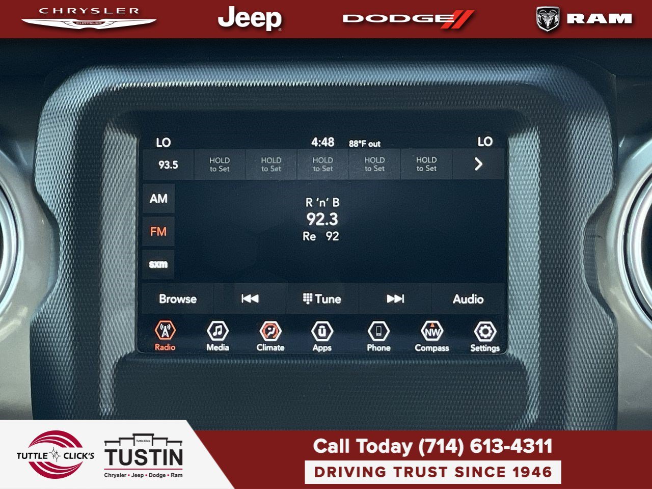 Used 2020 Granite Crystal Metallic Clearcoat Jeep Sahara image 17