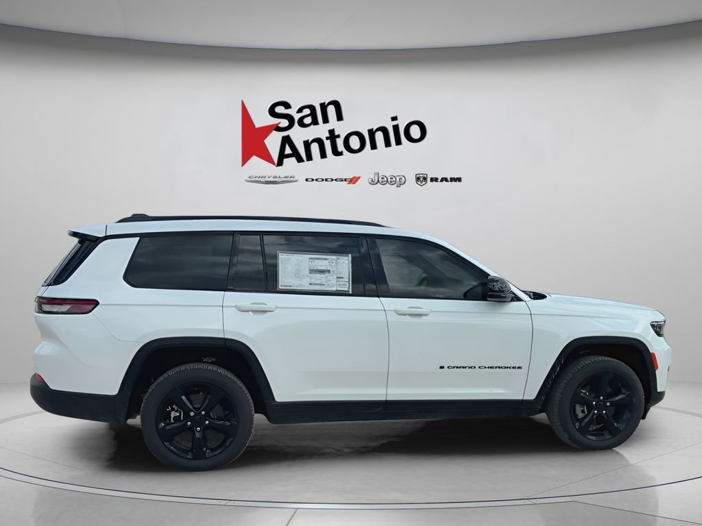 New 2025 Bright White Clear-Coat Exterior Paint Jeep Limited image 15