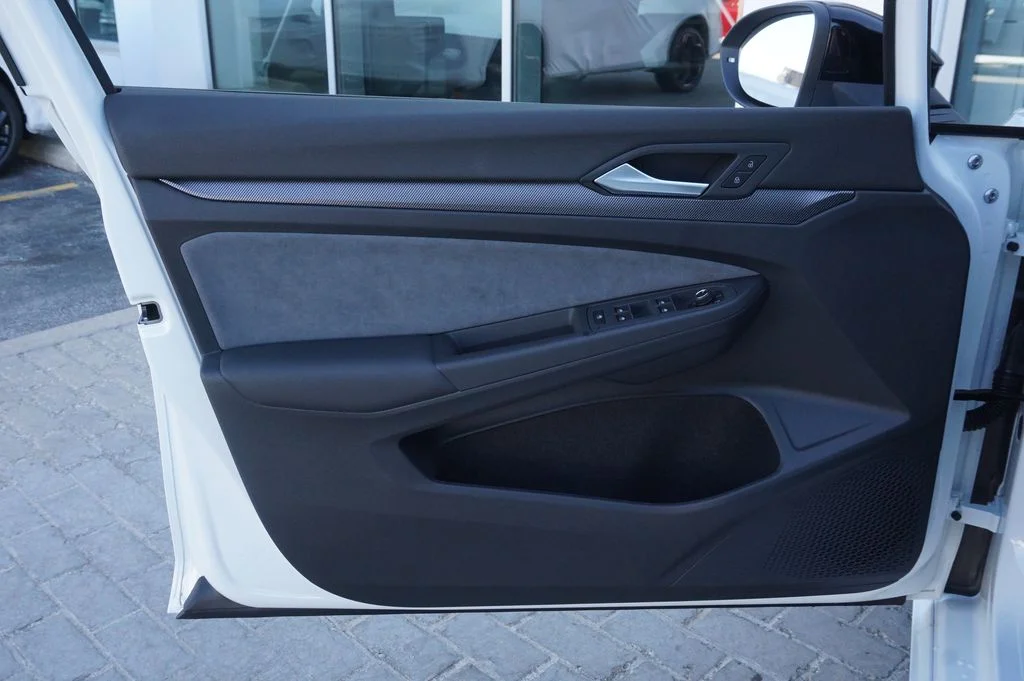 New 2026 White/off-white Volkswagen 2.0T image 28