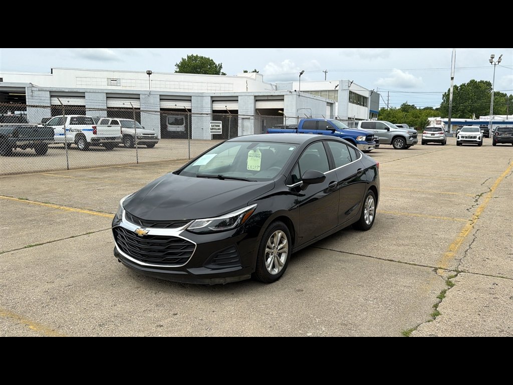 Used 2019 Chevrolet Cruze LT with VIN 1G1BE5SM9K7136394 for sale in Flint, MI