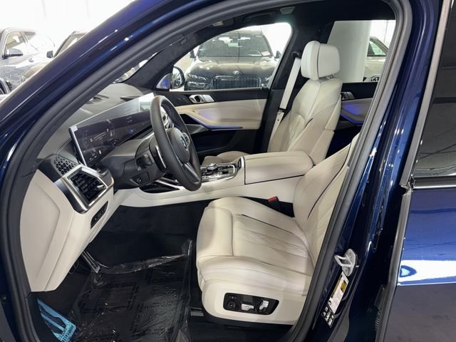 New 2027 Tanzanite Blue II Metallic BMW M60i image 14