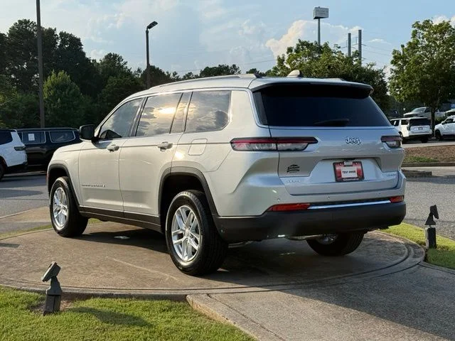 New 2026 Silver Zynith Exterior Paint Jeep Laredo image 5