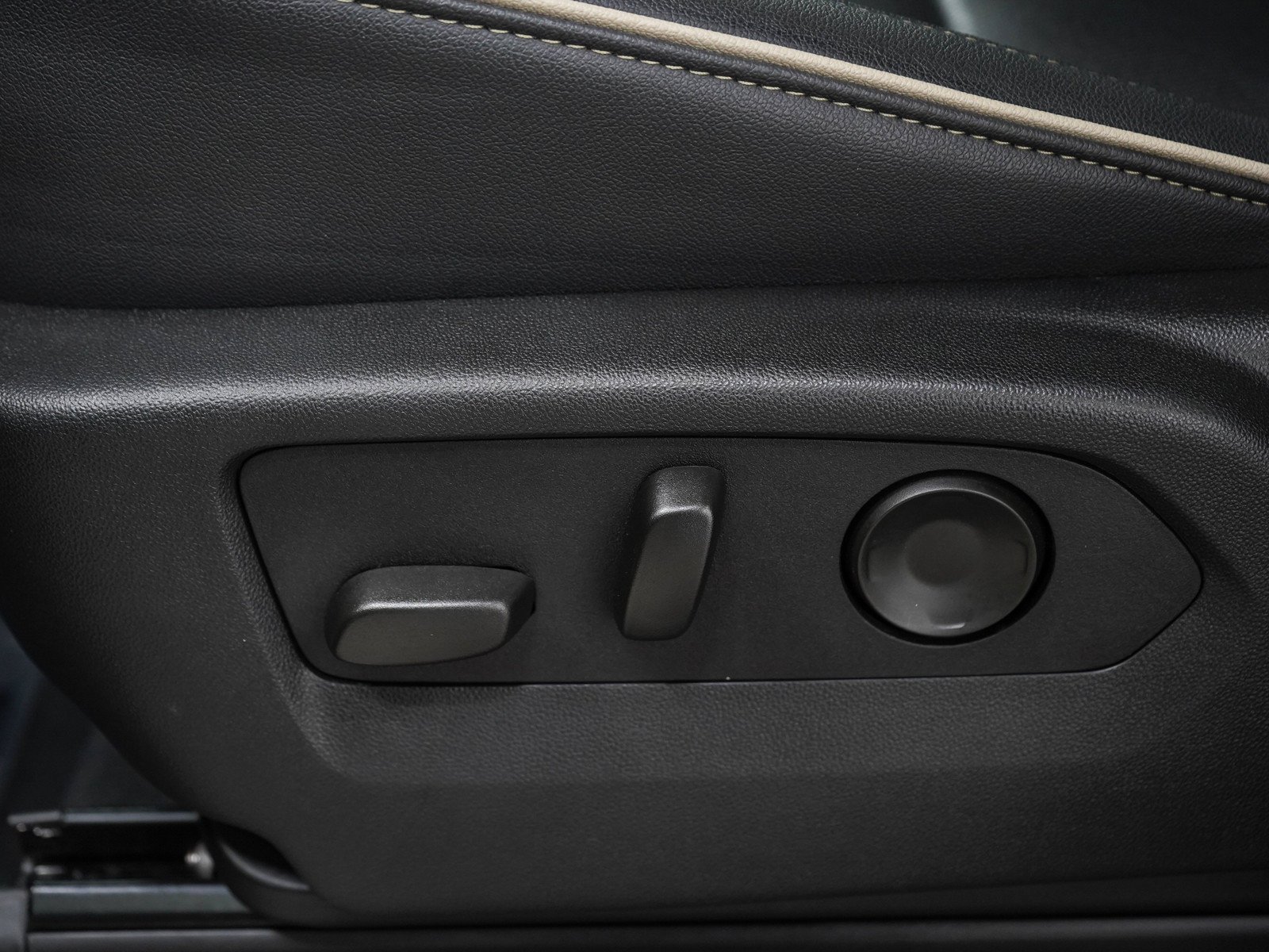 Used 2025 Black Chevrolet Premier image 27