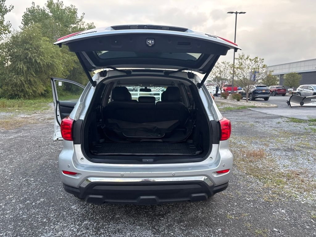 Used 2019 Silver Nissan SL image 18