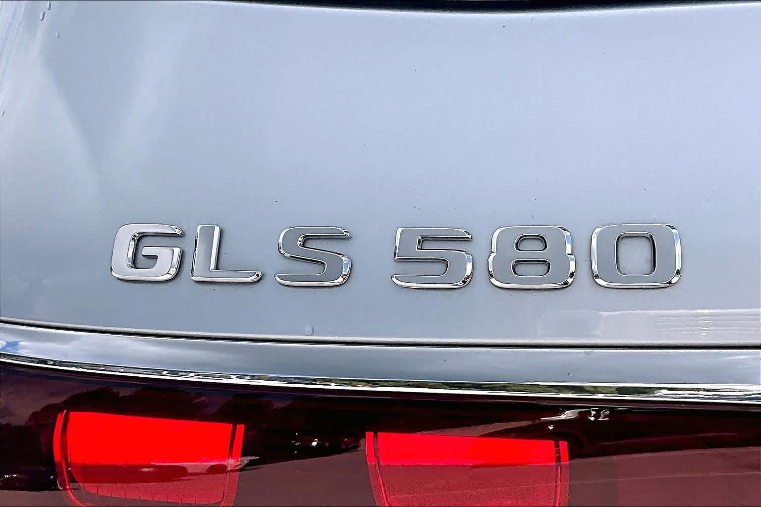 Used 2025 Cirrus Silver Metallic Mercedes-Benz GLS 580 image 31