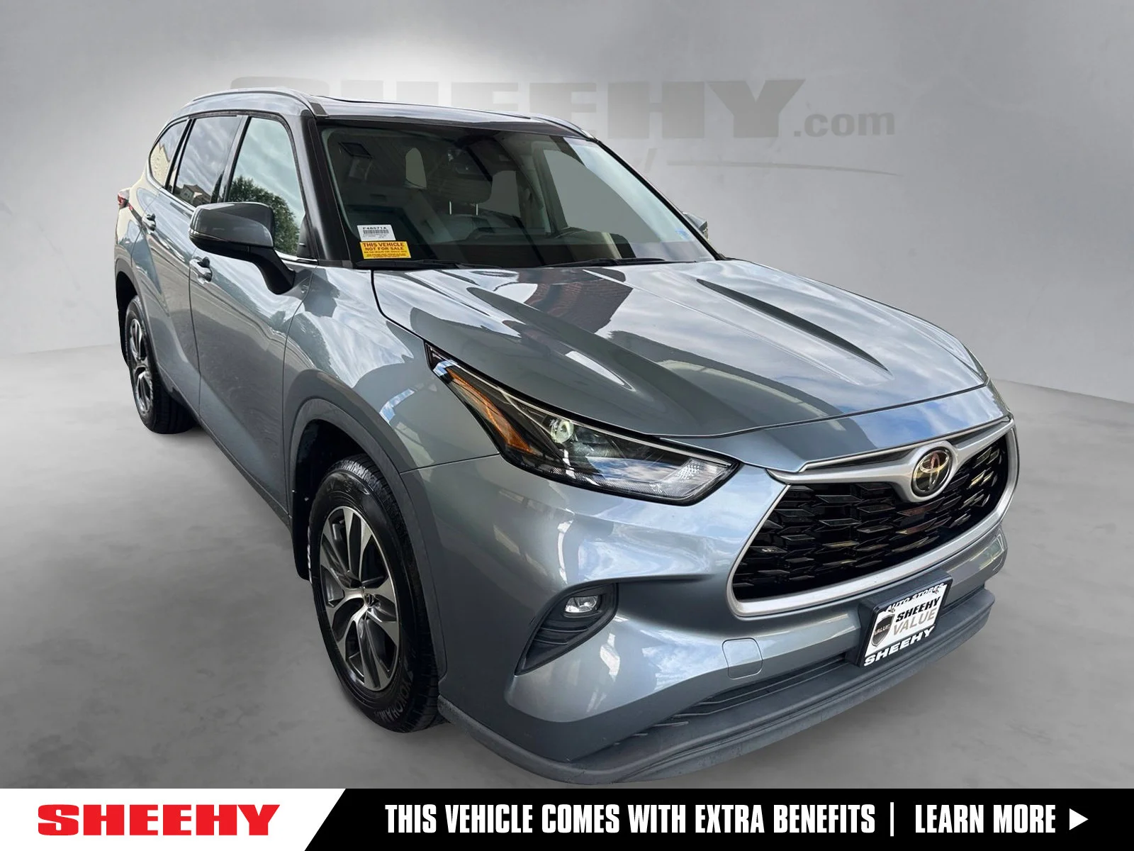 Used 2022  Toyota XLE image 1